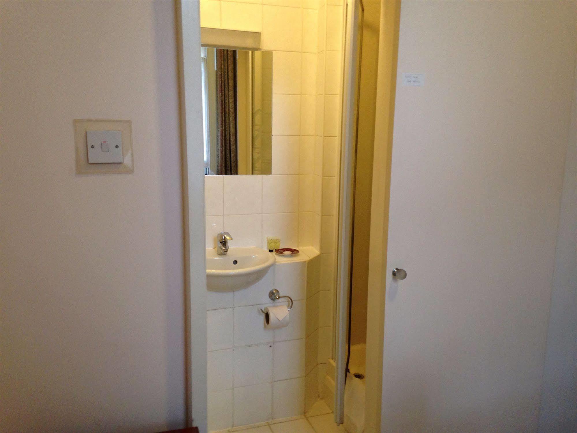 Merlyn Court Hotel ลอนดอน ภายนอก รูปภาพ