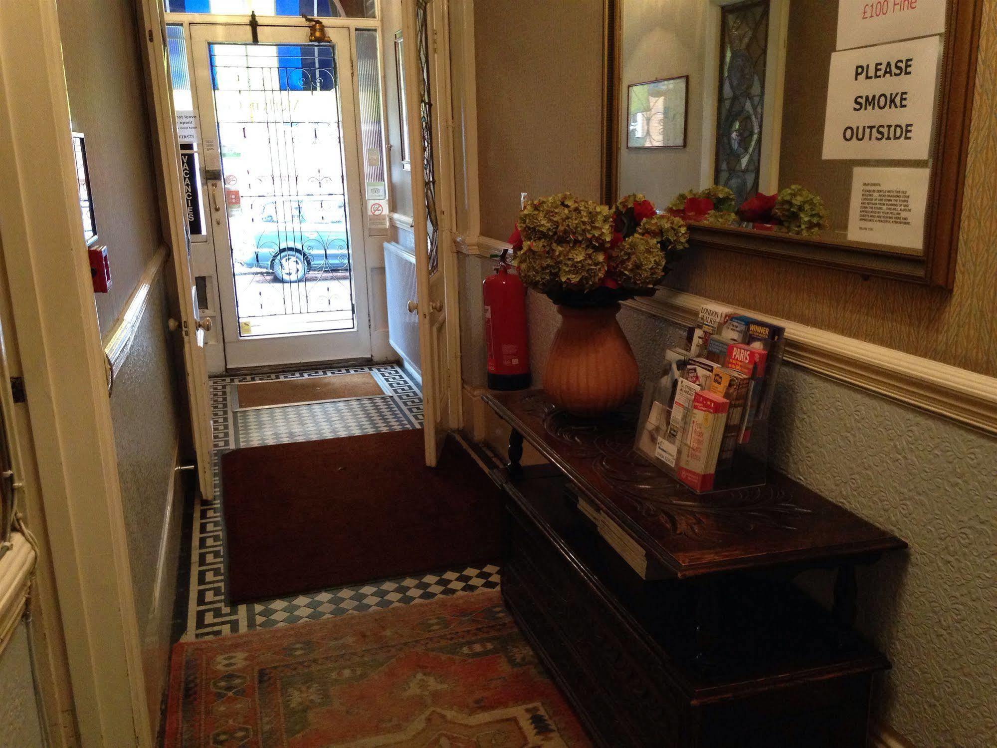 Merlyn Court Hotel ลอนดอน ภายนอก รูปภาพ